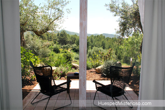 Vistas a la montaña en las habitaciones de La Masia la Garriga de Castelladral