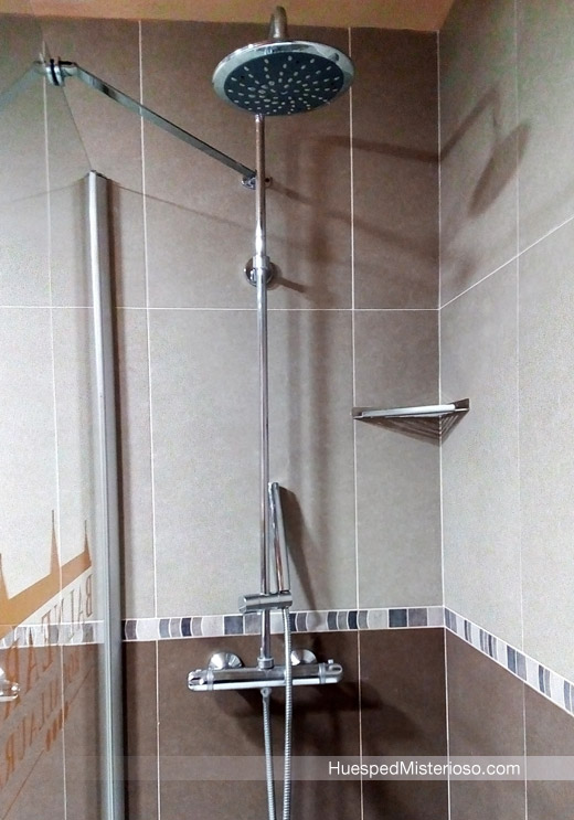 Ducha fluvial Hotel Rocallaura